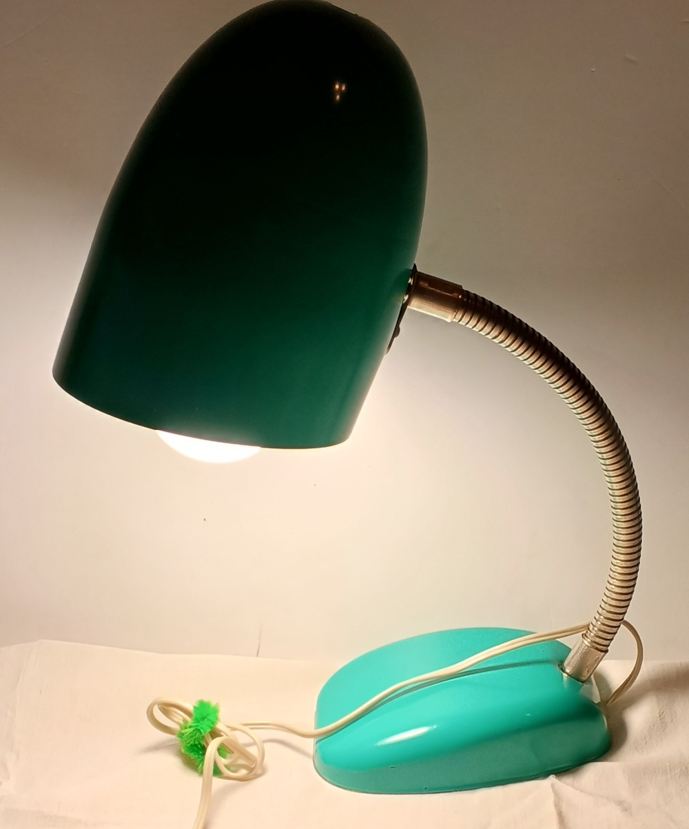 Настольная лампа