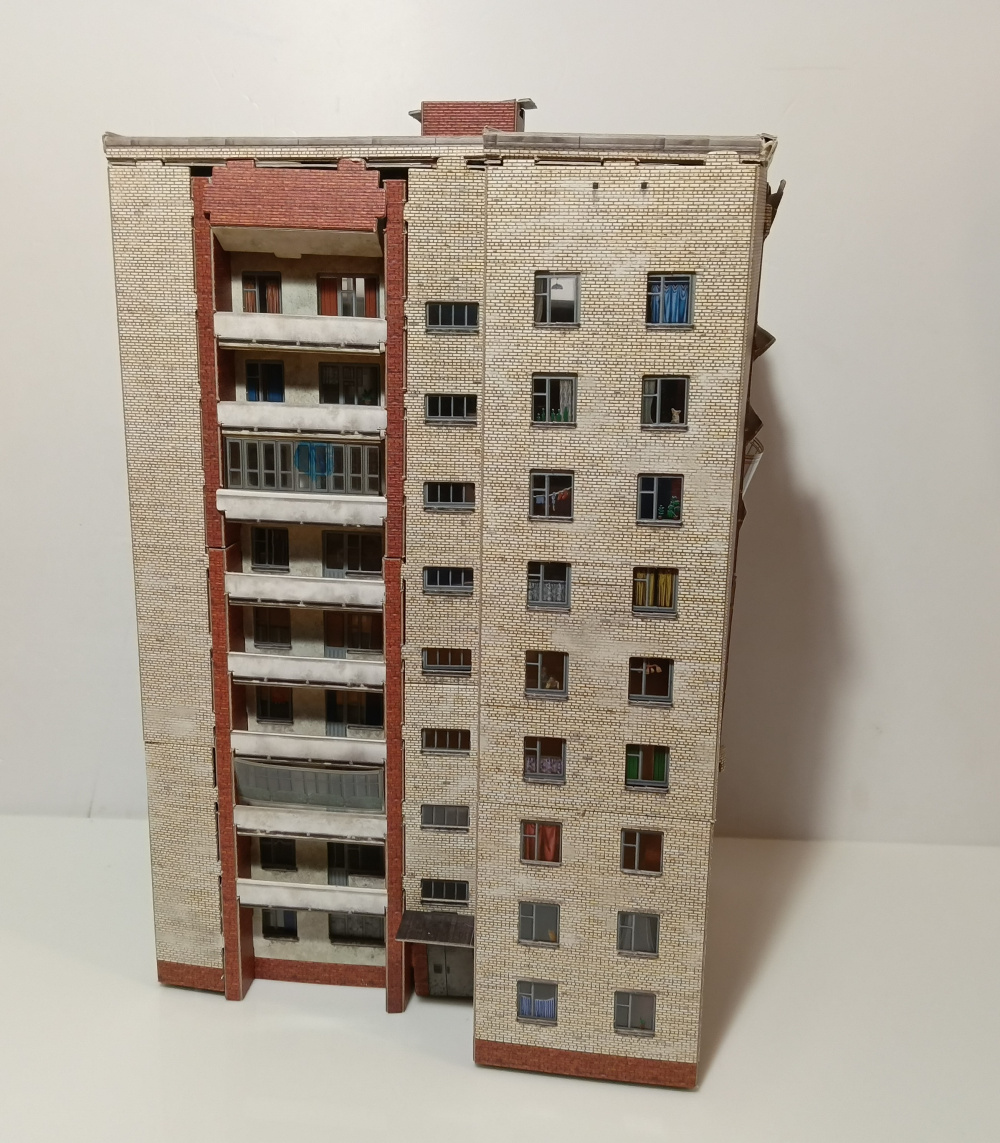 Модели зданий из картона